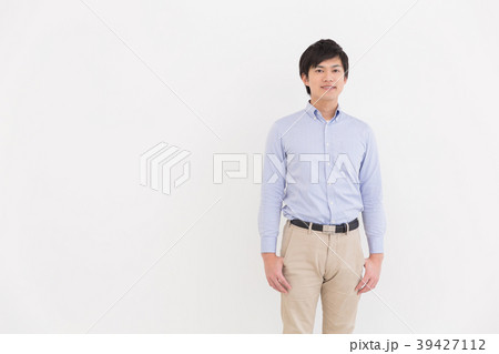 リラックスする男性 39427112