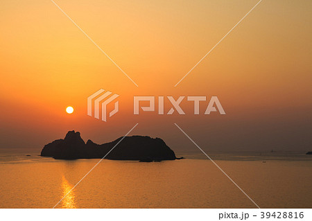 神楽島の夕陽 ながさきサンセットロード 【長崎県長崎市式見】 神楽島の夕陽 ながさきサンセットロード 【長崎県長崎市式見】 39428816