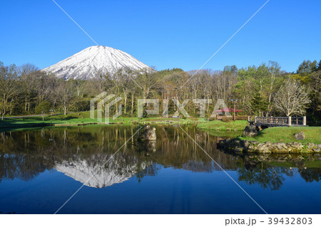 水面に映る羊蹄山 京極 ふきだし公園 水面に映る羊蹄山 京極 ふきだし公園 39432803