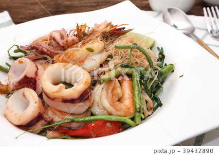seafood tom yum with noddle 39432890