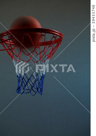basketball ball hoop 39433746