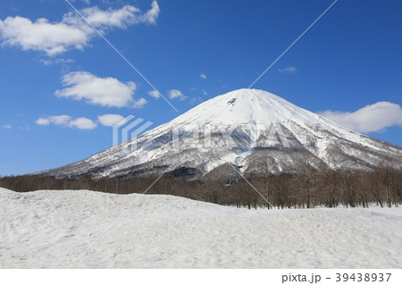 真狩村、新陽地区から見る羊蹄山 39438937