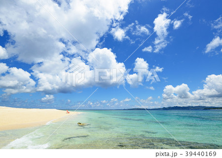 美しい沖縄のビーチと夏空 39440169