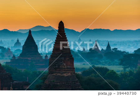 Sunrise over ancient Bagan, Myanmar Sunrise over ancient Bagan, Myanmar 39440730