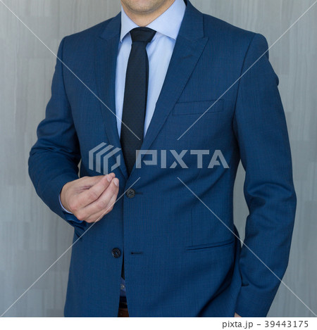 Torso of a businessman standing, making italian 39443175