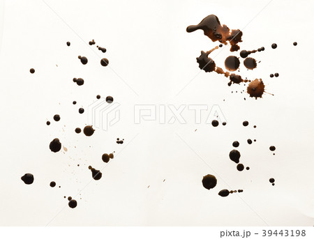 Collection of dry coffee stains on white 39443198