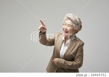 高齢者 老人 女性 39445752
