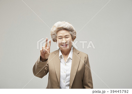 高齢者 老人 女性 39445792