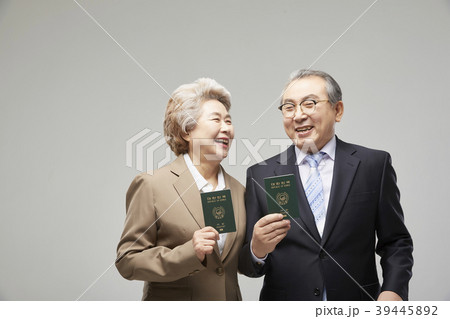 高齢者 老人 夫婦 39445892
