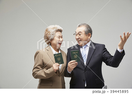 高齢者 老人 夫婦 39445895