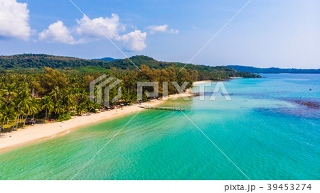Aerial view with sea and beach 39453274