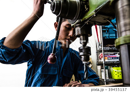 若いものづくり技術者 39455137
