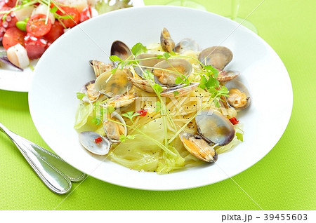 春キャベツとアサリとアンチョビのパスタ、スパゲティ、イタリアン料理。 39455603