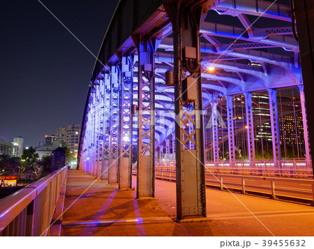 夜の大阪 ライトアップされた桜宮橋 39455632