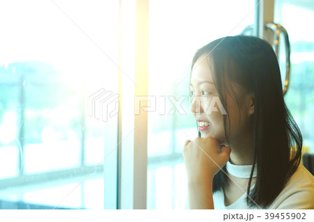 Side view portrait of a young asian girl  39455902