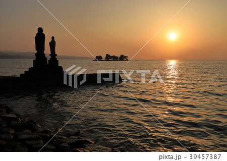 松江市宍道湖の夕日 39457387