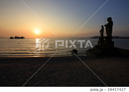 松江市宍道湖の夕日 39457427