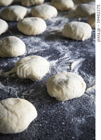 buns sprinkled with flour on the table buns sprinkled with flour on the table 39462278