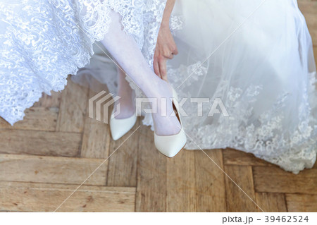 the bride wears shoes 39462524