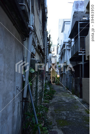 日本の沖縄の裏路地 日本の沖縄の裏路地 39463950