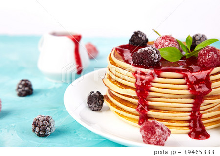 Pancake for breakfast 39465333