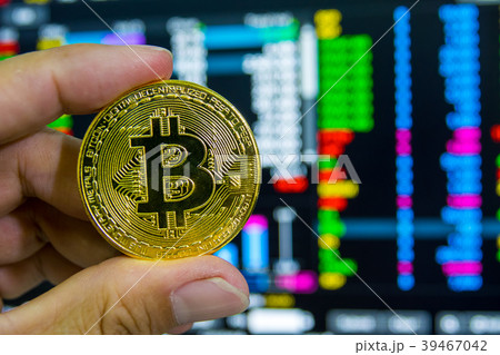Man's hand holding Golden Bitcoin 39467042