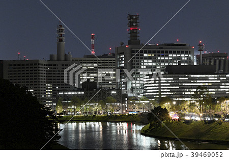 日本の東京都市景観 霞が関の官庁街方向を望む(夜景) 日本の東京都市景観 霞が関の官庁街方向を望む(夜景) 39469052