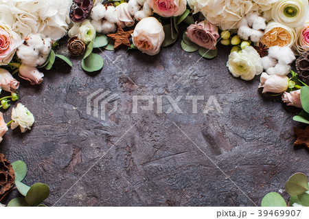 White flowers border 39469907