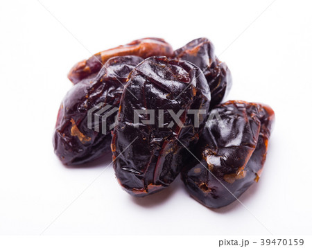dried figs isolated dried figs isolated 39470159