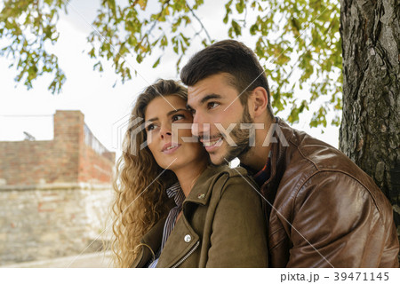 Happy couple in love under the tree Happy couple in love under the tree 39471145