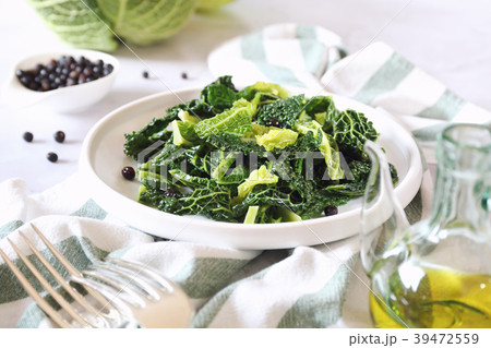 Vegetarian: fried cabbage with juniper berries 39472559