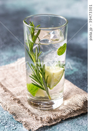 Glass of lime water with herbs 39473301