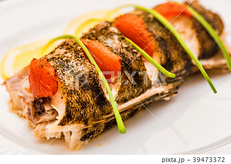 Roasted zander fillet with asparagus and lemon 39473372