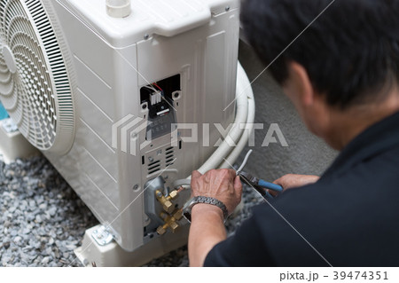 installation of an air conditioner installation of an air conditioner 39474351