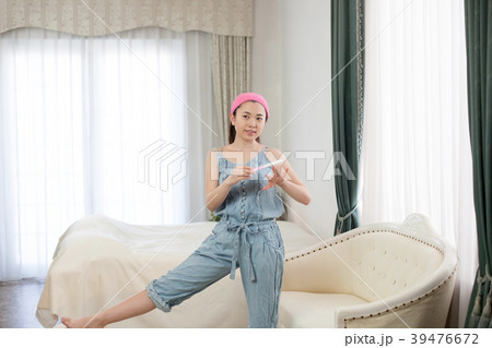 休日の女性 39476672
