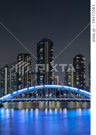 都市風景 永代橋のライトアップとマンション群 都市風景 永代橋のライトアップとマンション群 39477083