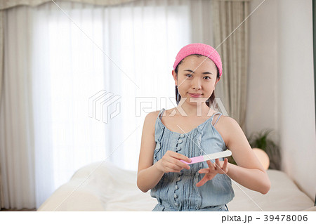 休日の女性 39478006