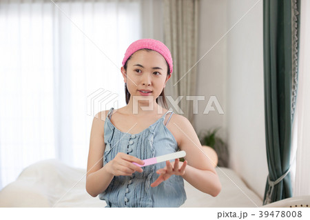 休日の女性 39478008