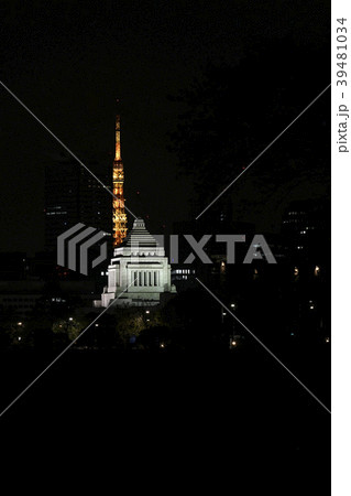 日本の東京都市景観　国会議事堂と東京タワーなどを望む 39481034