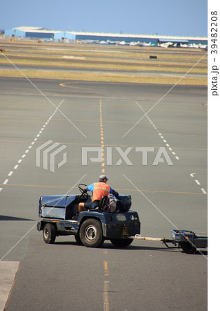 空港で働く人 空港で働く人 39482208