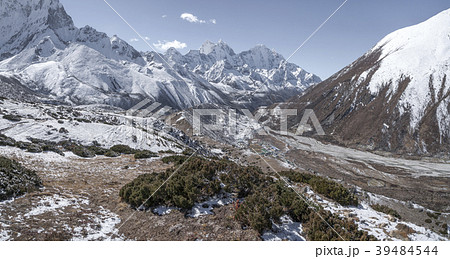 Pheriche valley and Himalaya summits Pheriche valley and Himalaya summits 39484544