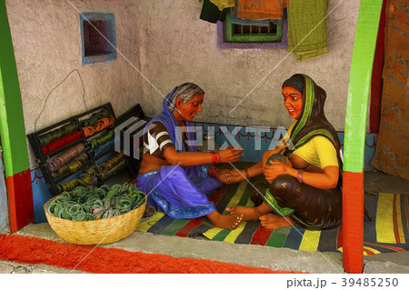 Woman selling bangles, sculpture, Kaneri Math Woman selling bangles, sculpture, Kaneri Math 39485250