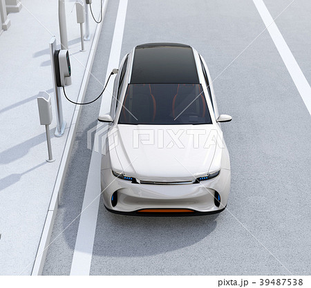 路肩駐車中の電動SUVが急速充電している正面イメージ 路肩駐車中の電動SUVが急速充電している正面イメージ 39487538
