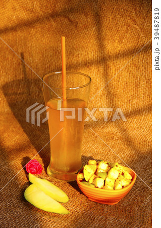 Sliced totapuri mango and glass with mango juice 39487819
