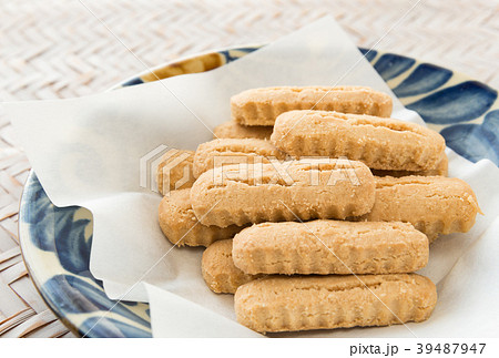 ちんすこう　伝統菓子　甘味　沖縄　やちむん 39487947