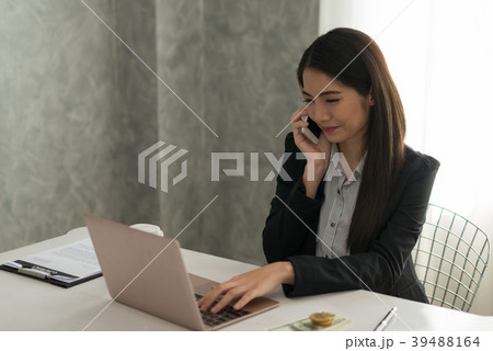 Beautiful young businesswoman working on laptop  39488164