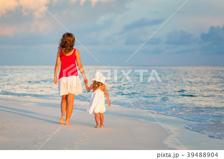 Mother and daughter walking on the beach Mother and daughter walking on the beach 39488904