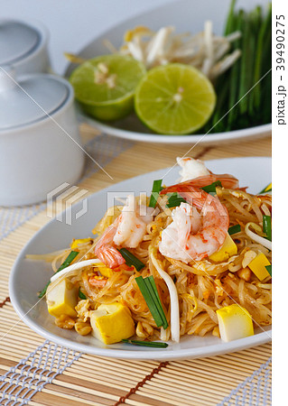 Thai stir-fried rice noodles (Pad Thai) Thai stir-fried rice noodles (Pad Thai) 39490275
