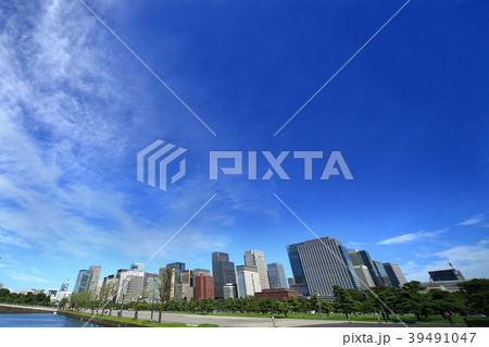皇居前広場からの丸の内のビル 39491047