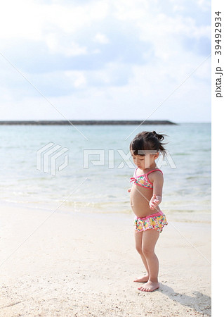 海 (ビーチ 子供 女児 夏休み リゾート バカンス 家族旅行 南国 コピー